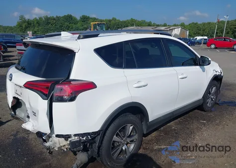 2018 Toyota Rav4 Xle z USA, uszkodzony, nr VIN 2T3RFREV4JW743997
